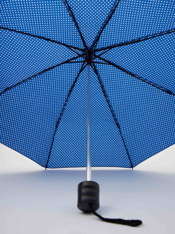 Guarda-chuva dobrável de bolinhas azul vista detalhe