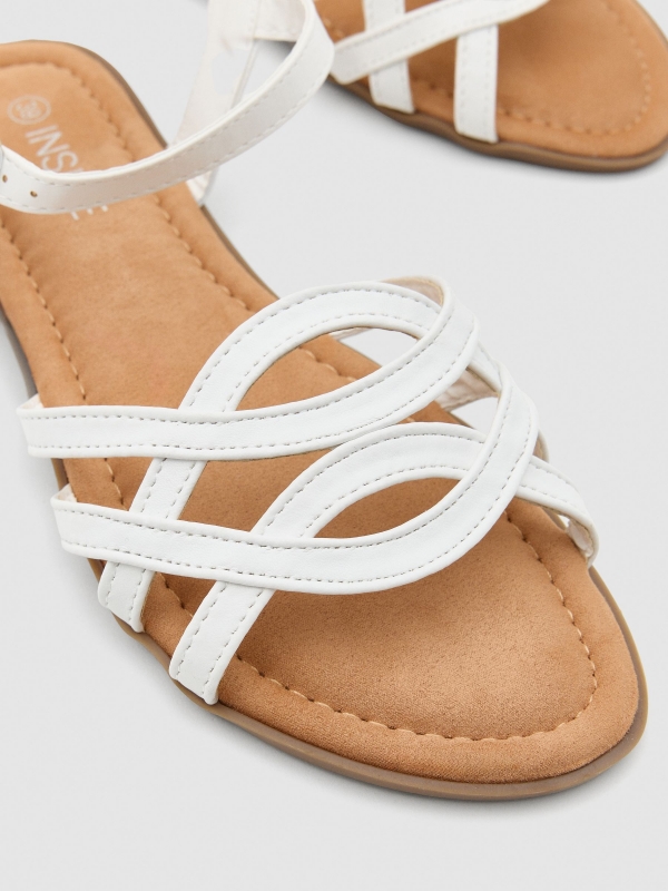 Sandália tiras metálica branco vista detalhe