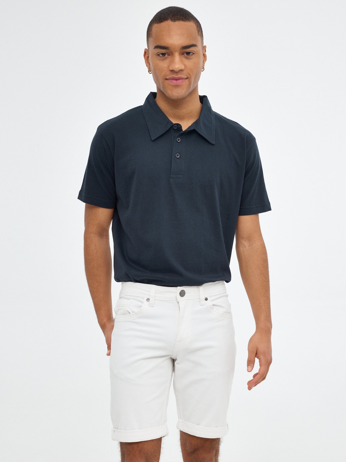 Bermuda short with five pockets white middle front view