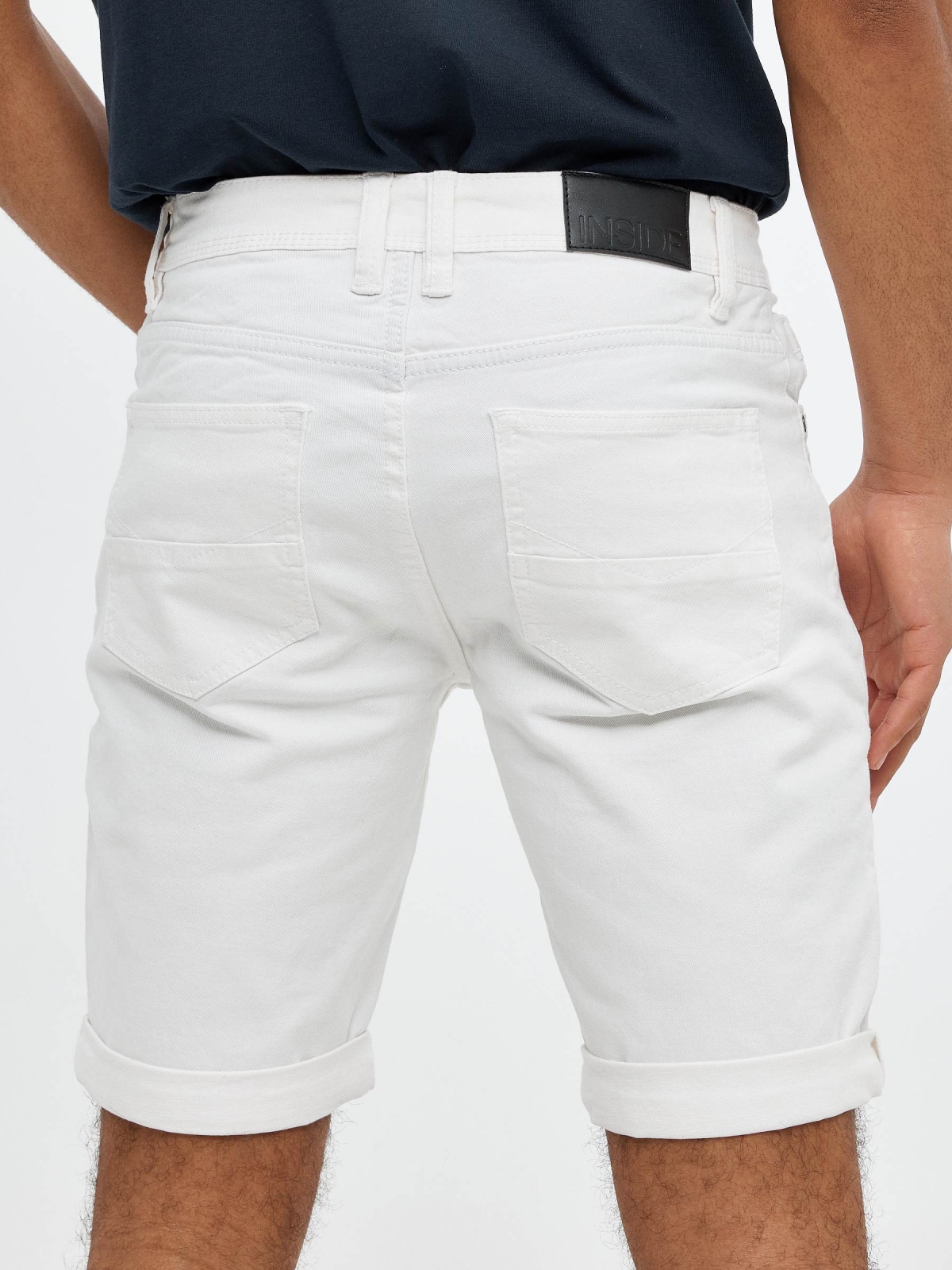 Bermuda short with five pockets white detail view