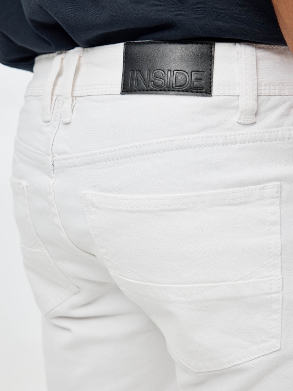 Bermuda short with five pockets white detail view