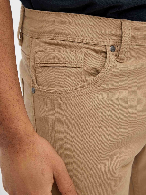 Bermuda short with five pockets beige detail view