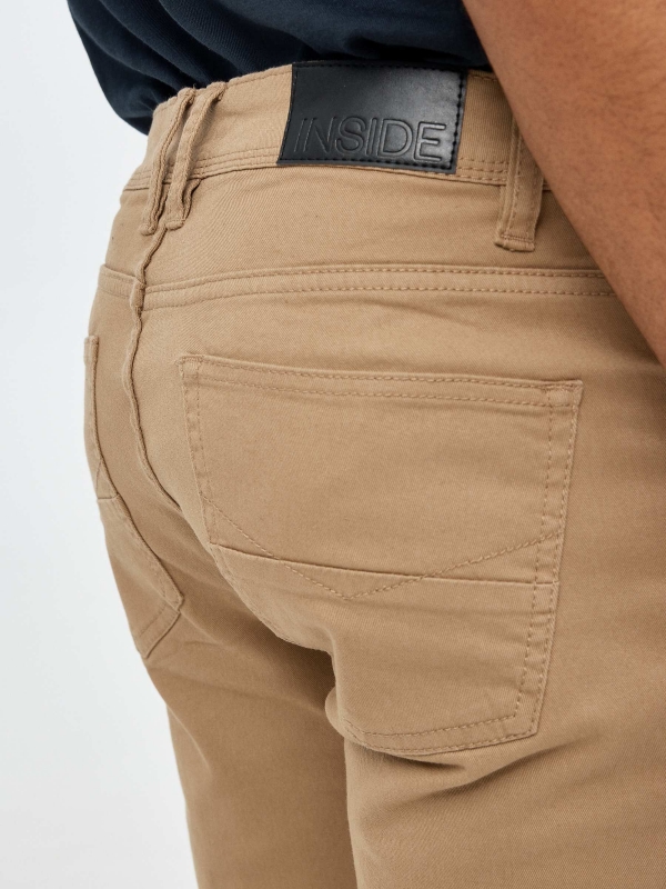 Bermuda short with five pockets beige detail view
