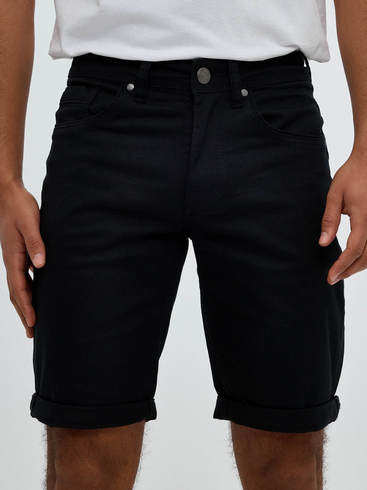 Bermuda short with five pockets black detail view