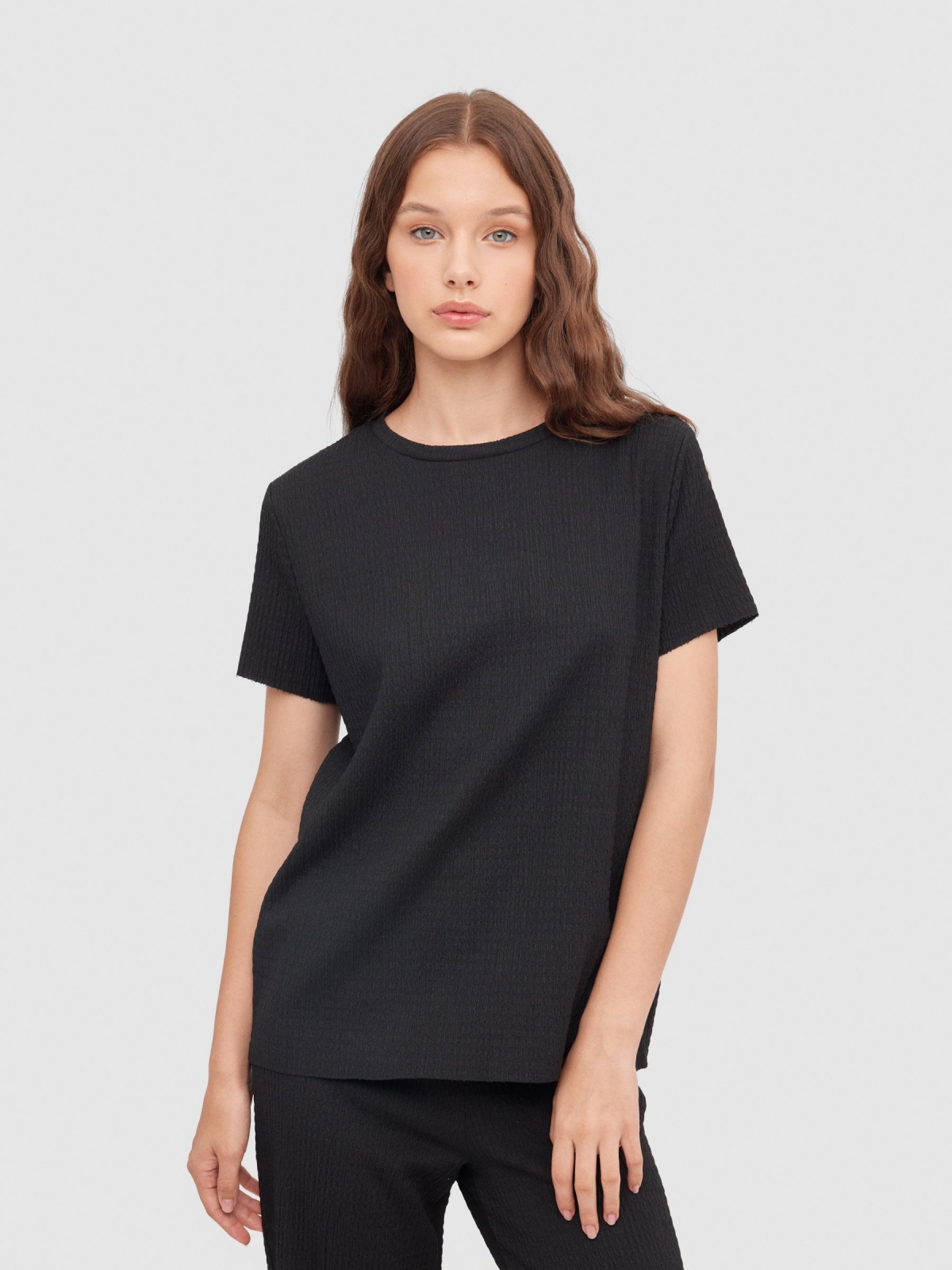 Fluid textured T-shirt black middle front view