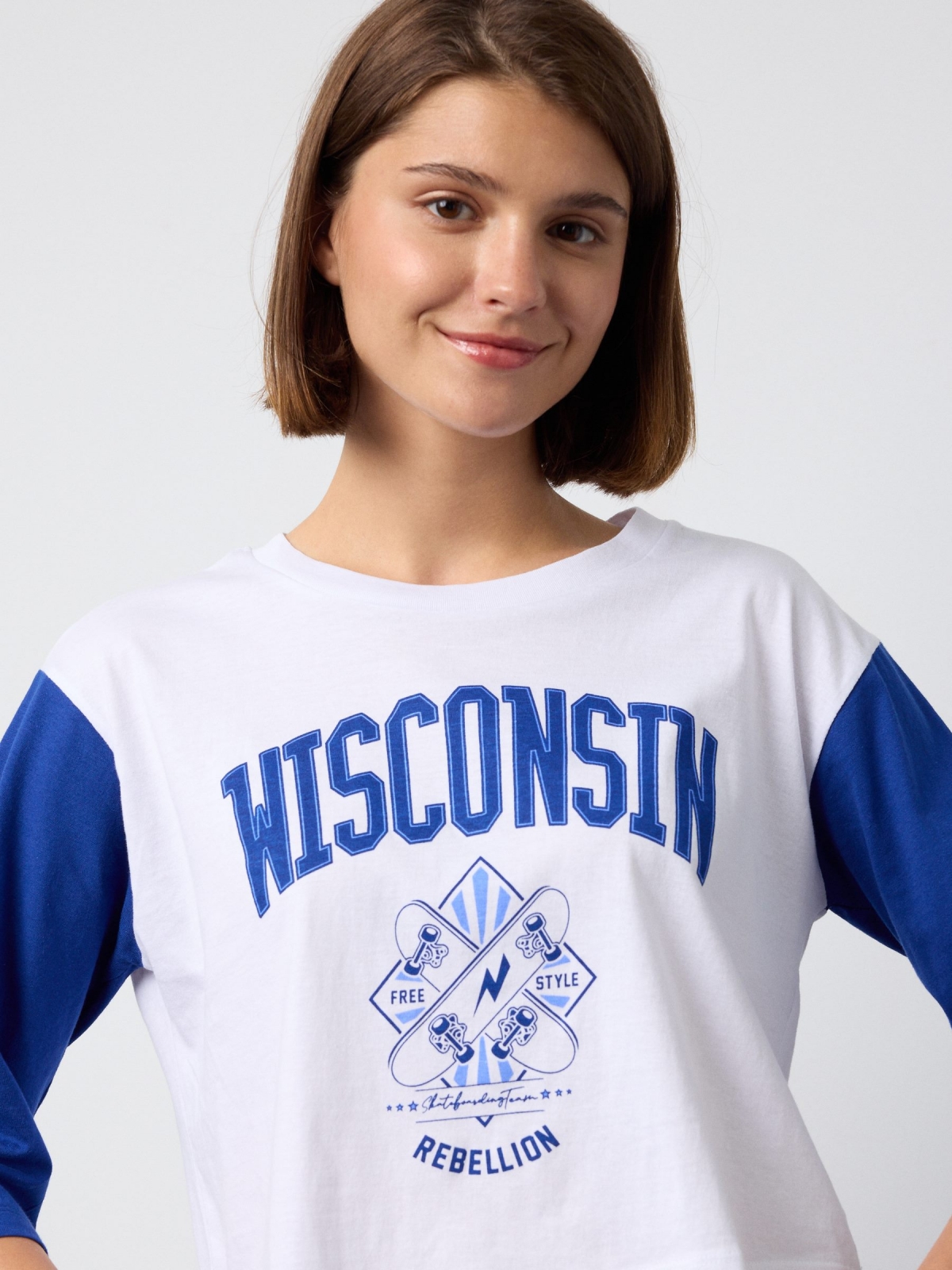 Camiseta estampado Wisconsin azul añil vista detalle