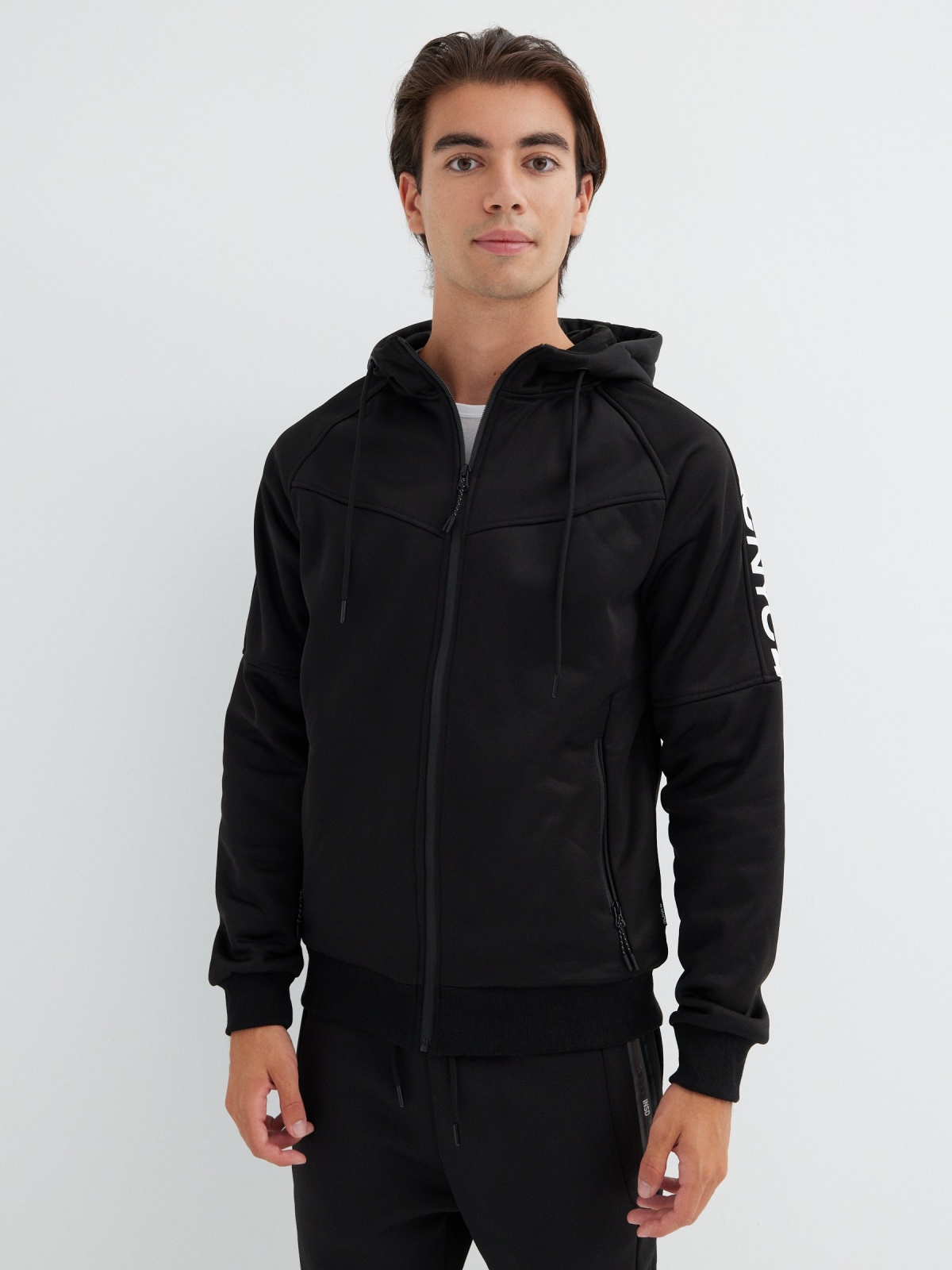 Hoodie com fecho de correr e texto