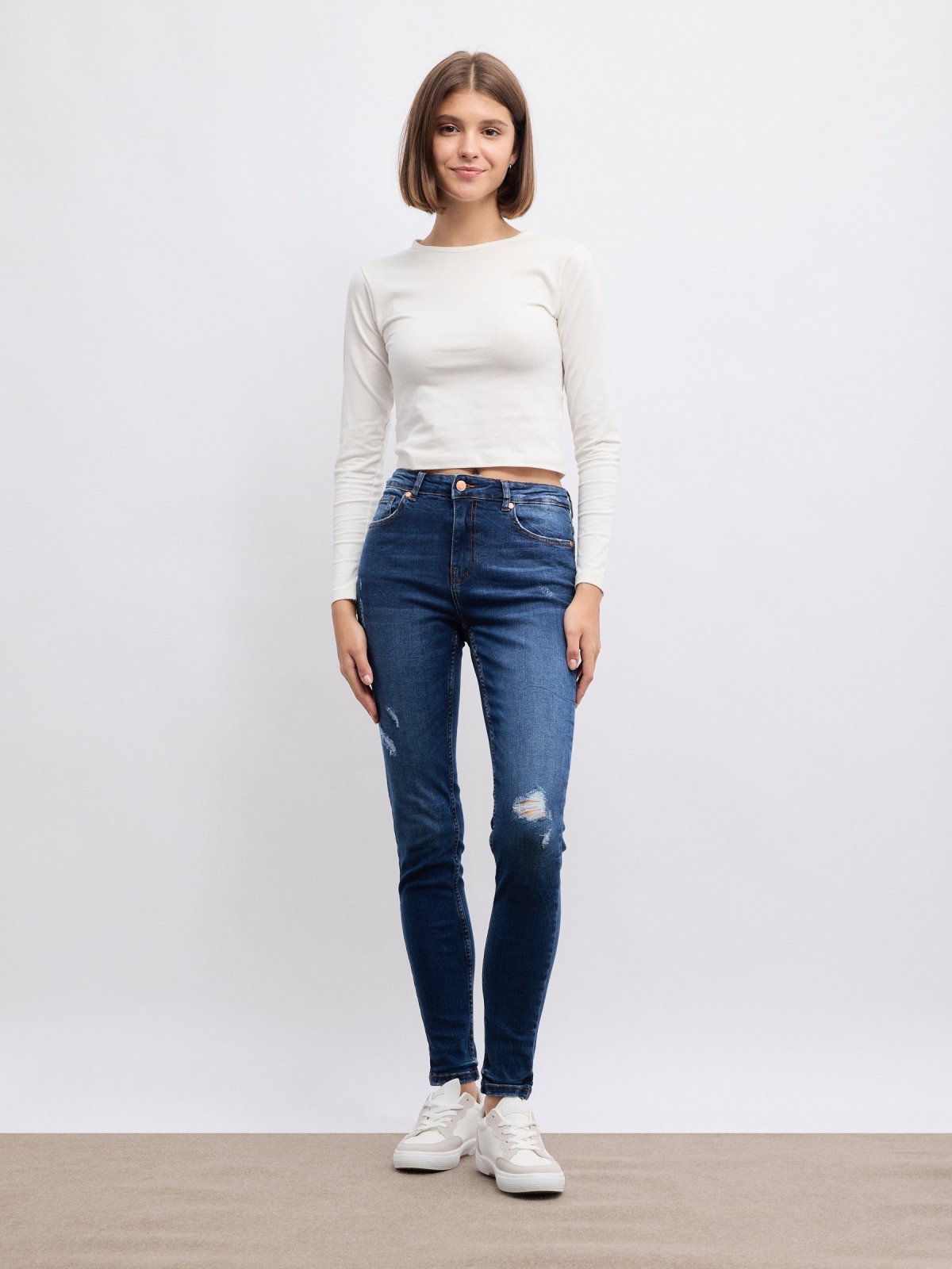 Mid rise skinny jeans blue front view