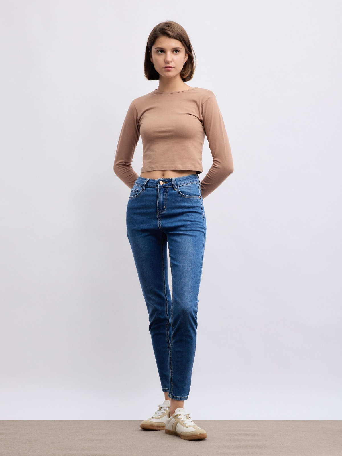 Basic skinny jeans medium rise blue front view