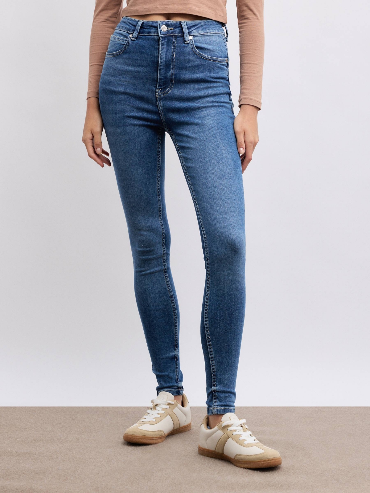 Skinny push up jeans blue middle front view