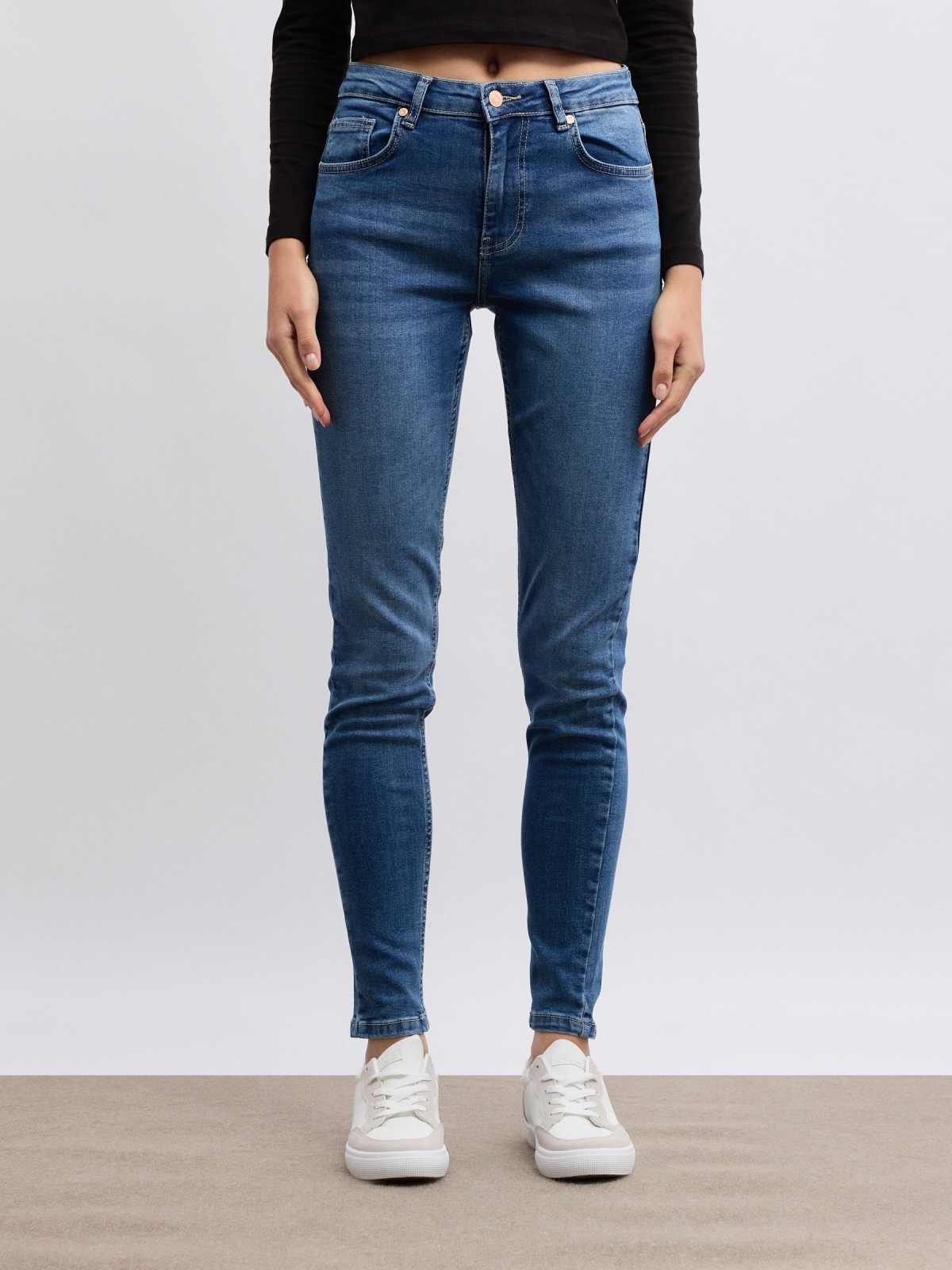 Denim skinny jeans medium rise blue middle front view