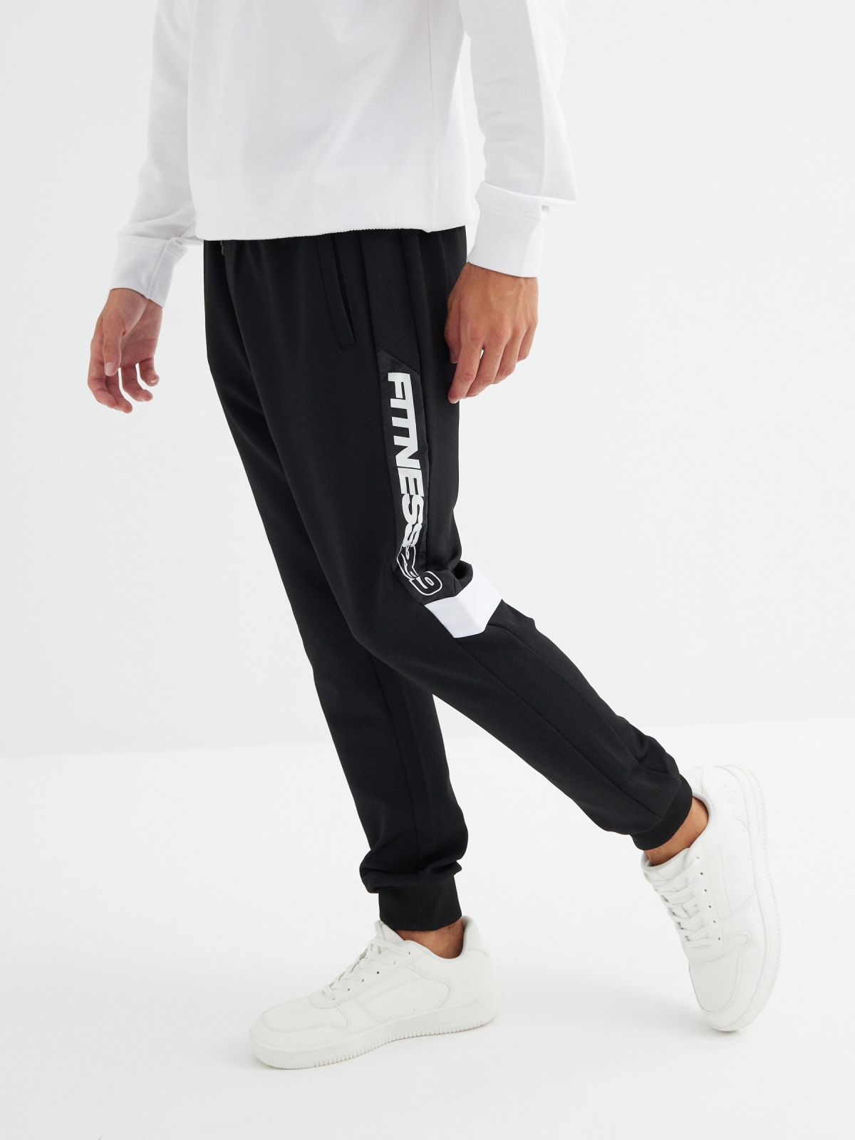  Pantalón deportivo jogger negro