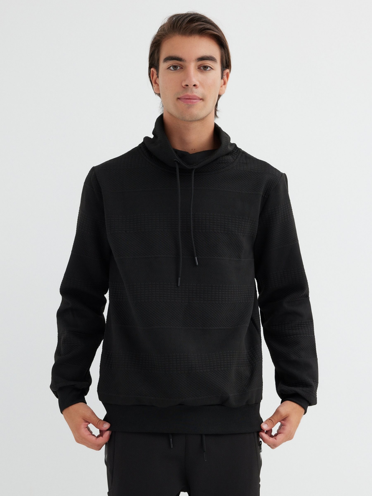 Sweatshirt de gola redonda texturada preto vista meia frontal