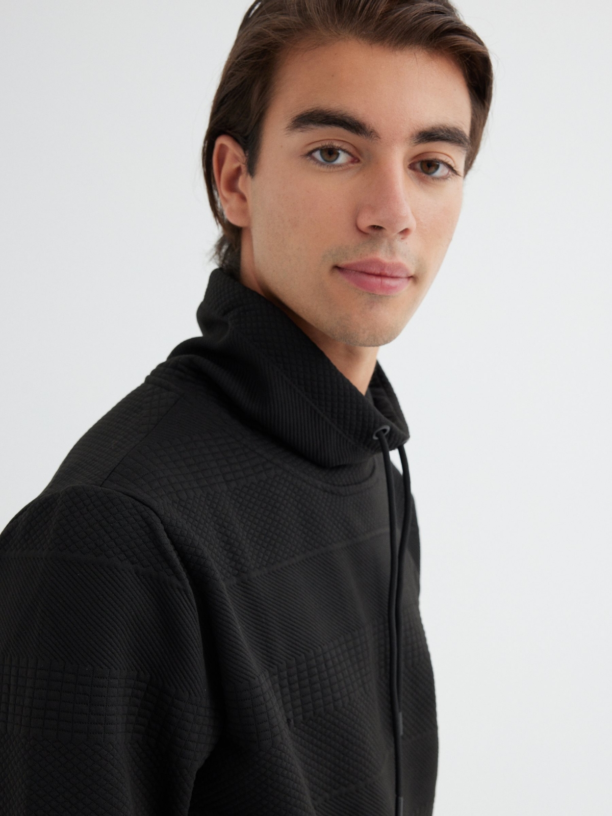 Sweatshirt de gola redonda texturada preto vista detalhe