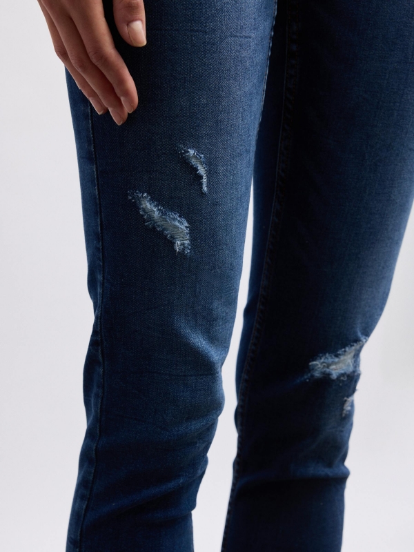 Mid rise skinny jeans blue detail view