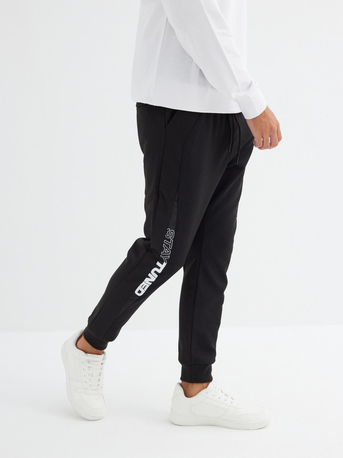  Pantalón jogger deportivo negro