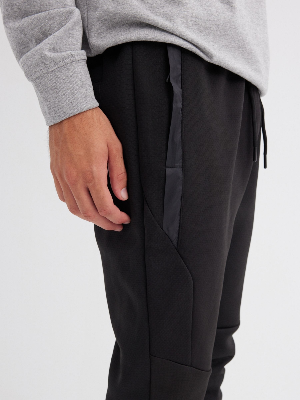  Pantalón jogger deportivo negro