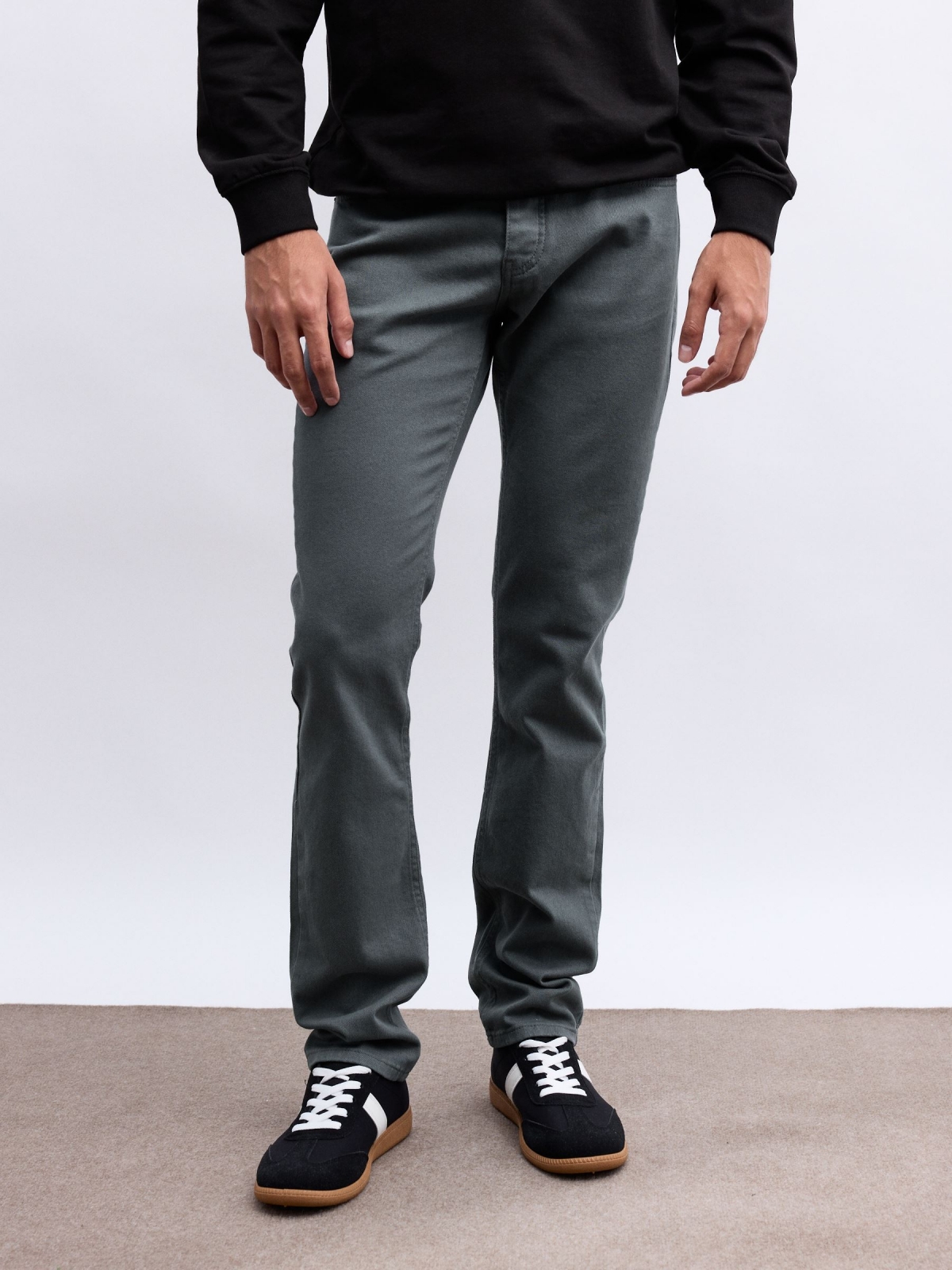 Regular five-pocket trousers grey middle front view