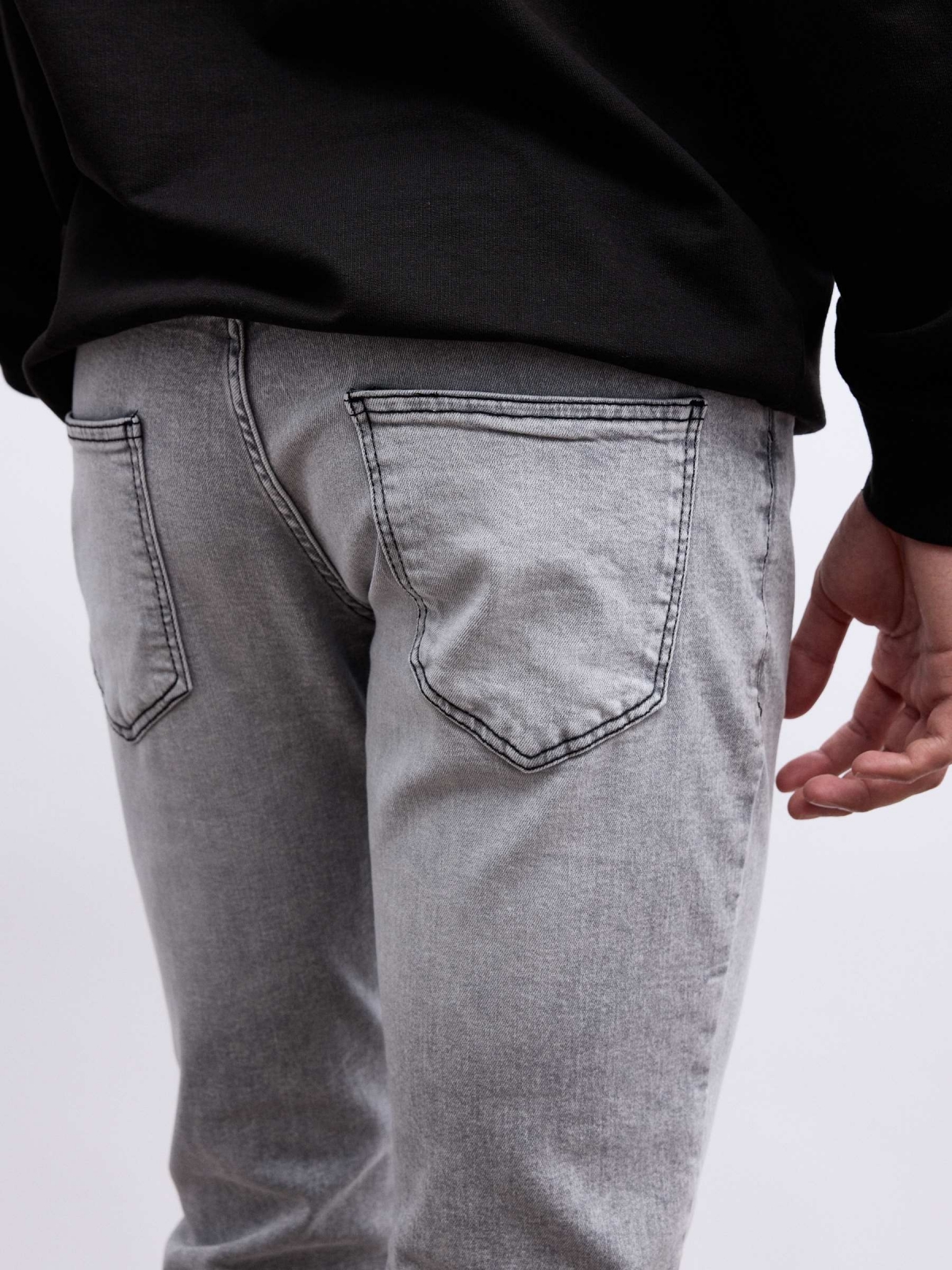 Jeans regular denim gris gris vista detalle