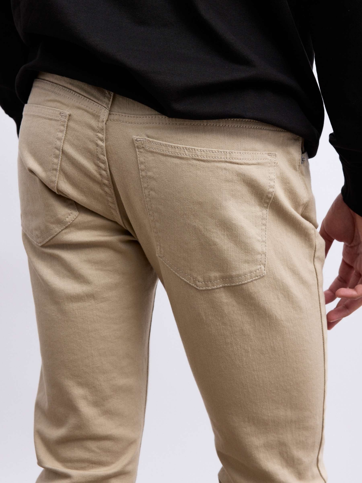 Coloured slim jeans beige detail view