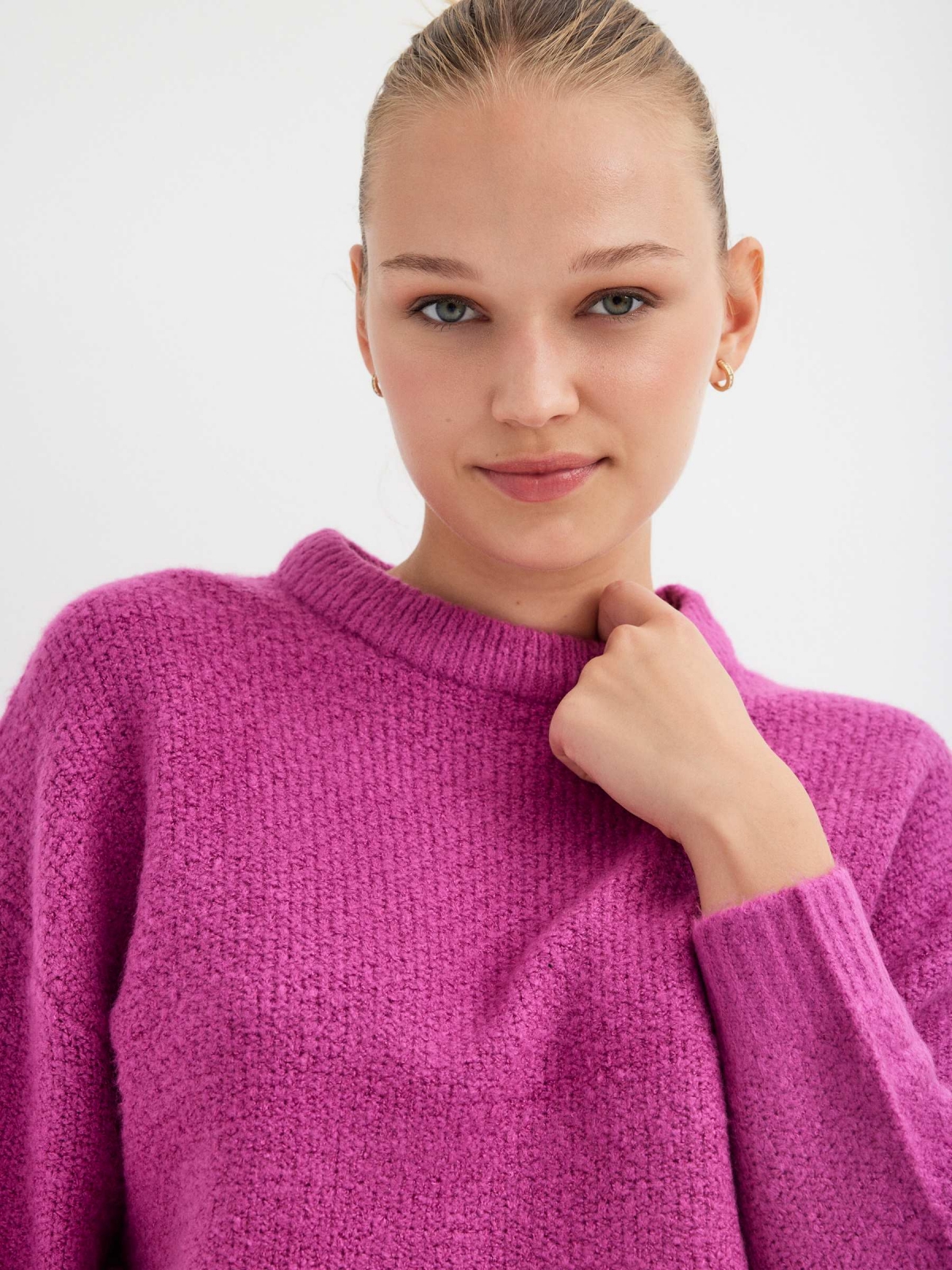 Cropped round neck jumper fuchsia detail view