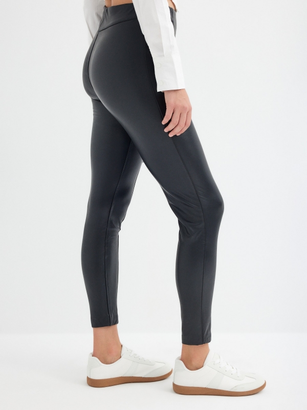  Legging tiro alto efecto piel negro