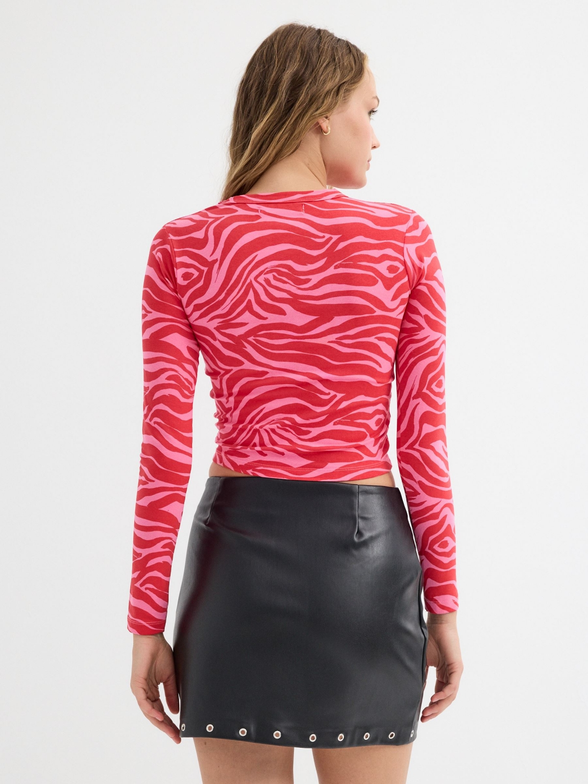 Crop top animal print fantasía rojo intenso vista media trasera