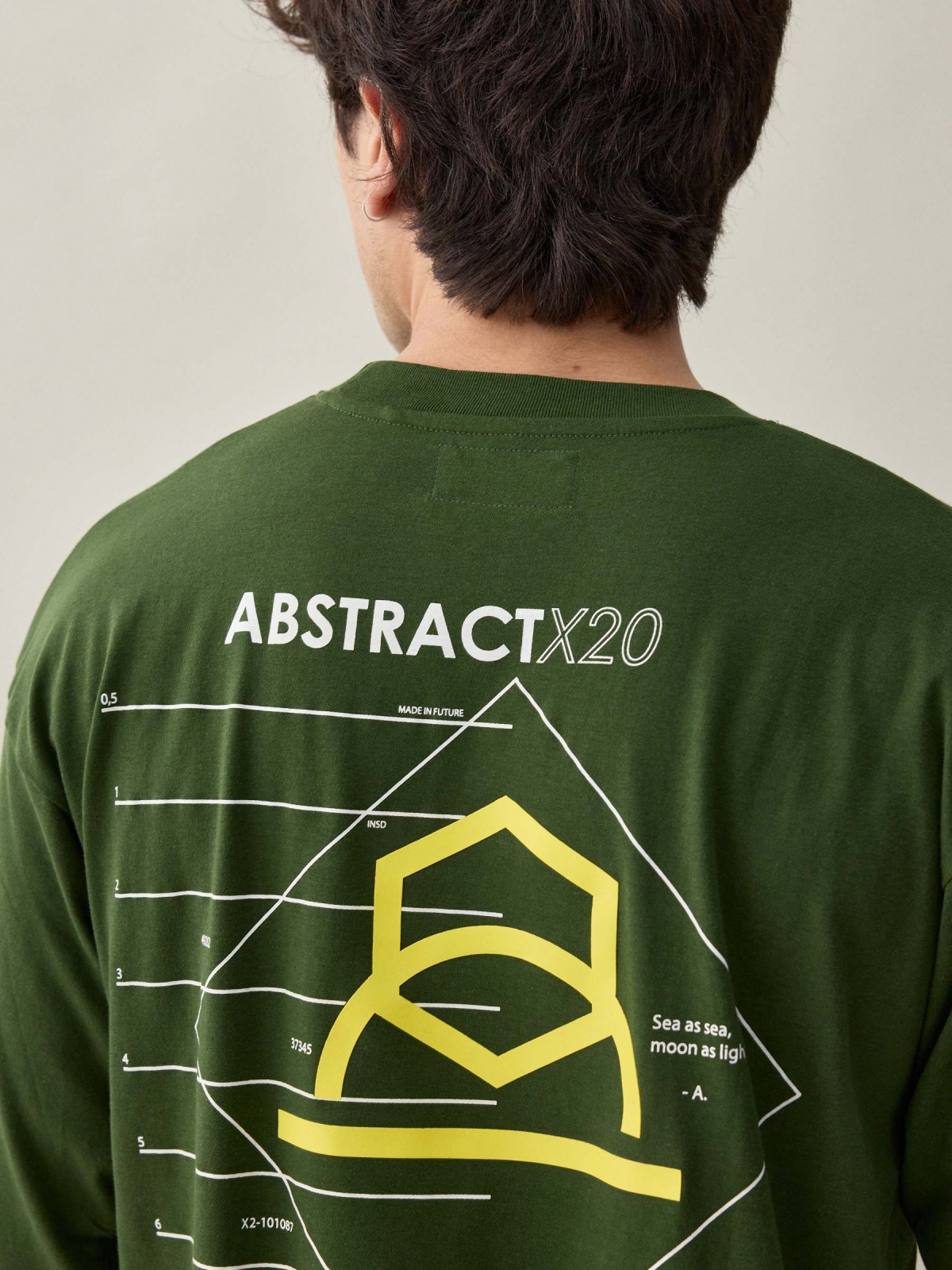 T-shirt com estampado ABSTRACT verde escuro vista detalhe