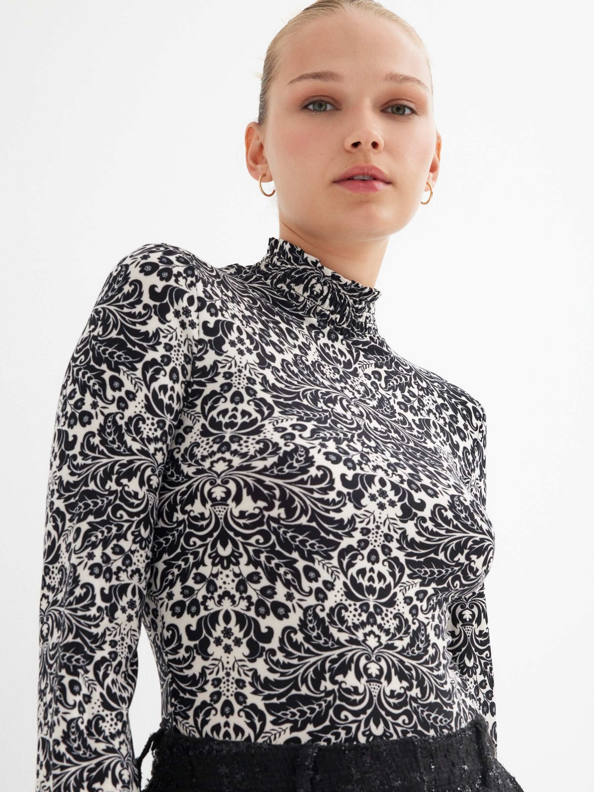  Printed long sleeve turtleneck t-shirt black