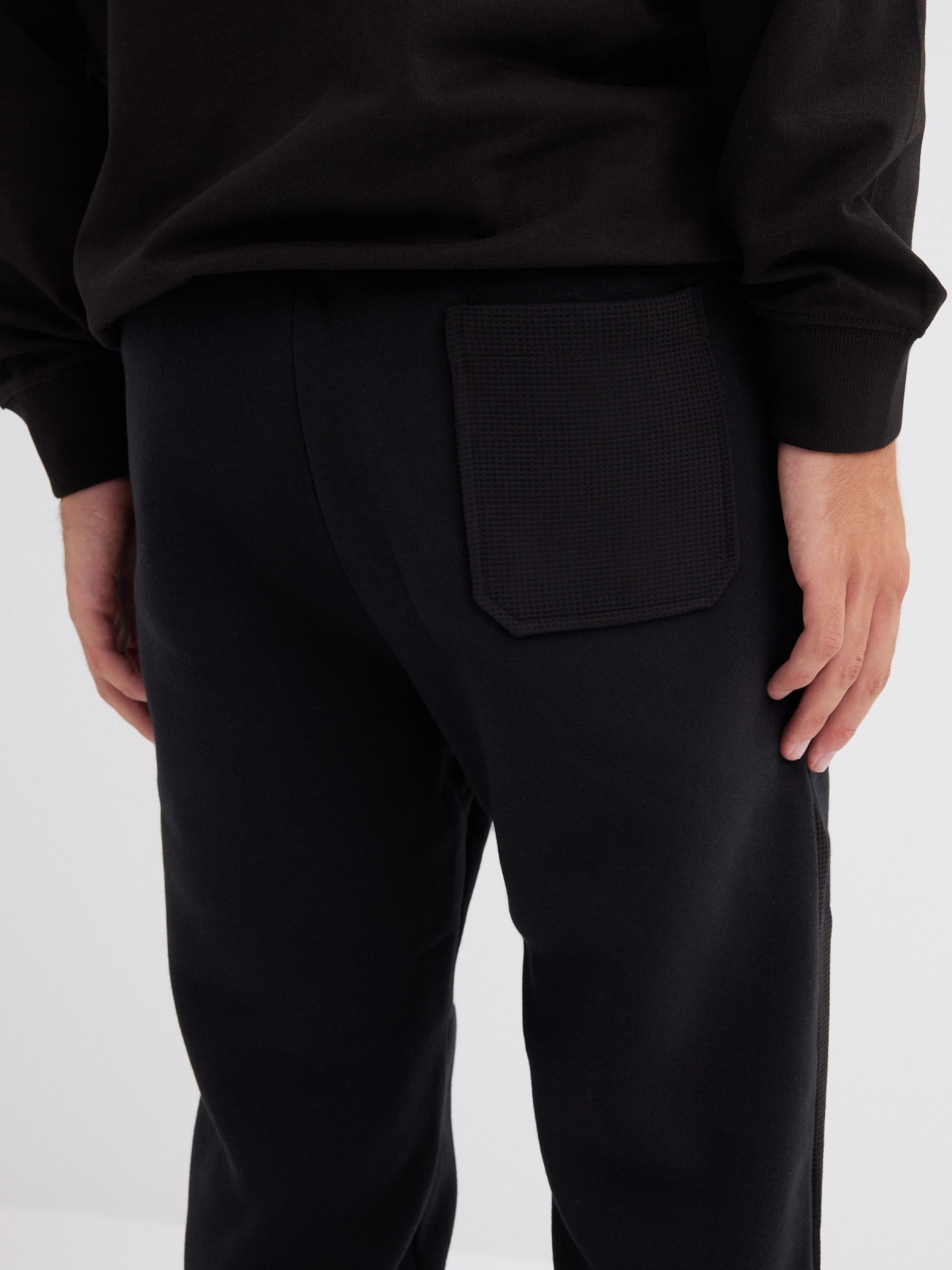 Pantalón jogger básico negro negro vista detalle