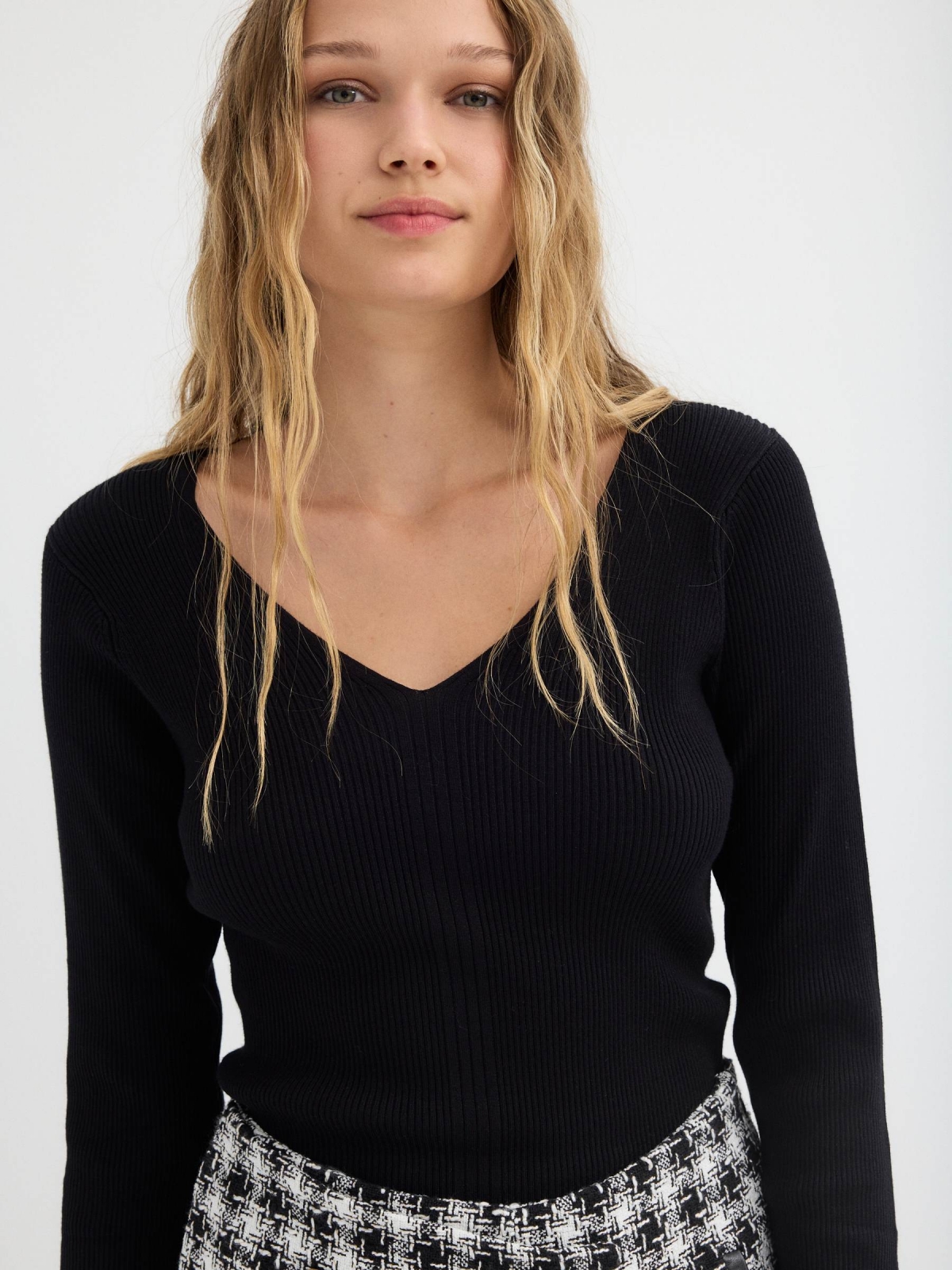  Basic V-neck sweater black