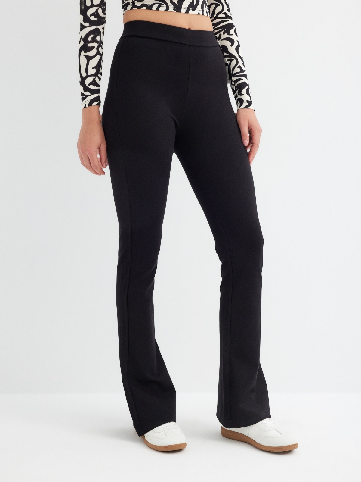 Legging flare crepe negro preto vista meia frontal