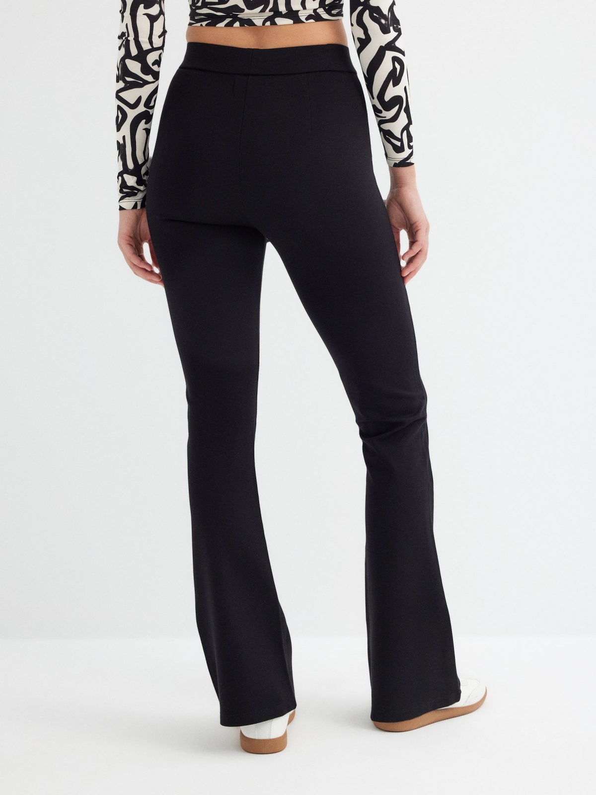 Legging flare crepe negro black middle back view