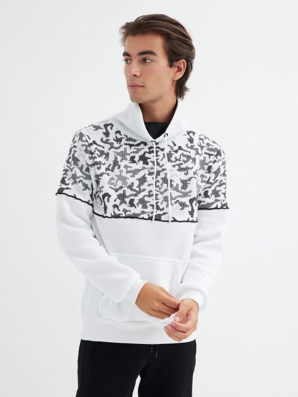 Sweatshirt com print de gola fluida branco vista meia frontal