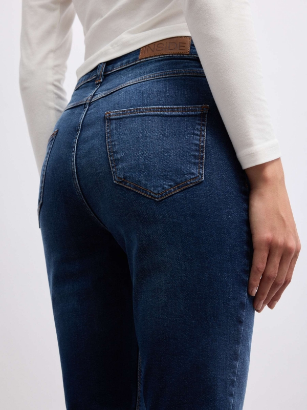 Mid-rise skinny jeans dark blue detail view