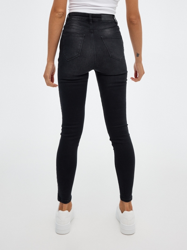 Jeans skinny tiro alto negros negro vista media trasera