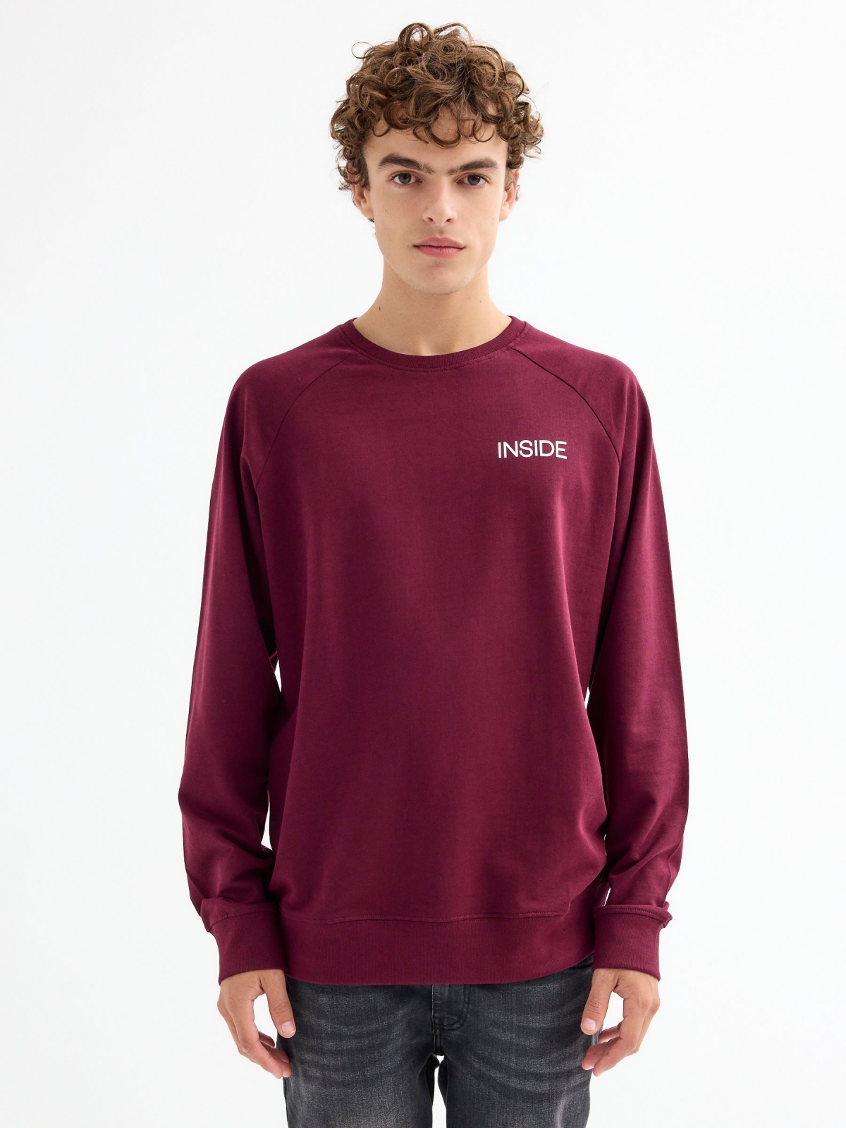 Basic sweatshirt with text garnet middle front view