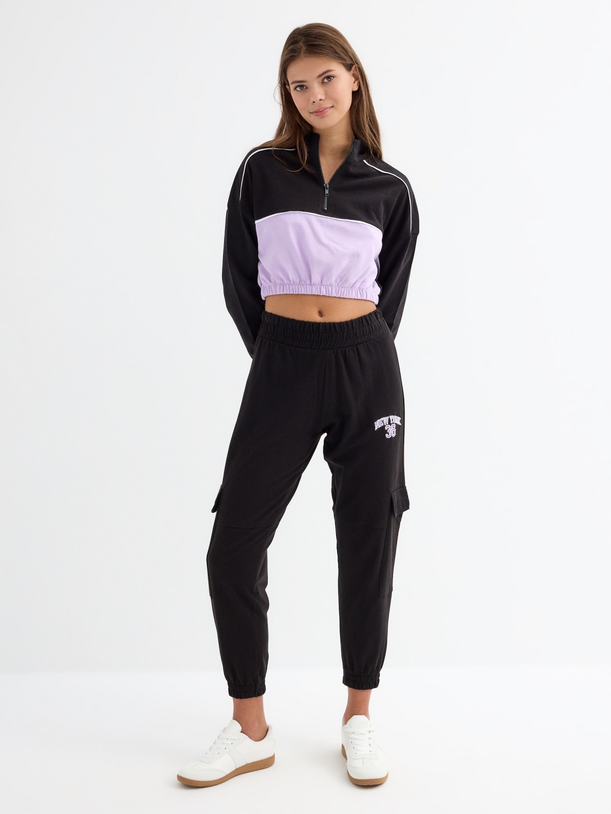 Cropped sweatshirt with zip black front view