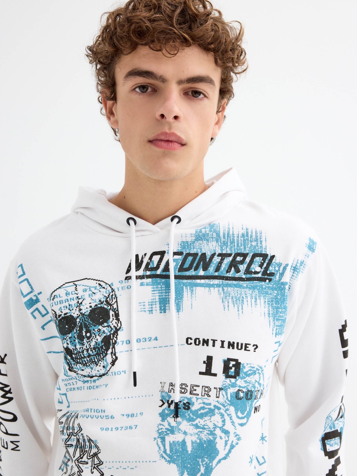 Print hooded sweatshirt white detail view