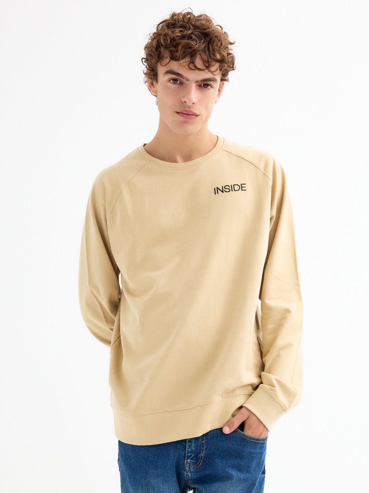 Basic sweatshirt with text sand middle front view