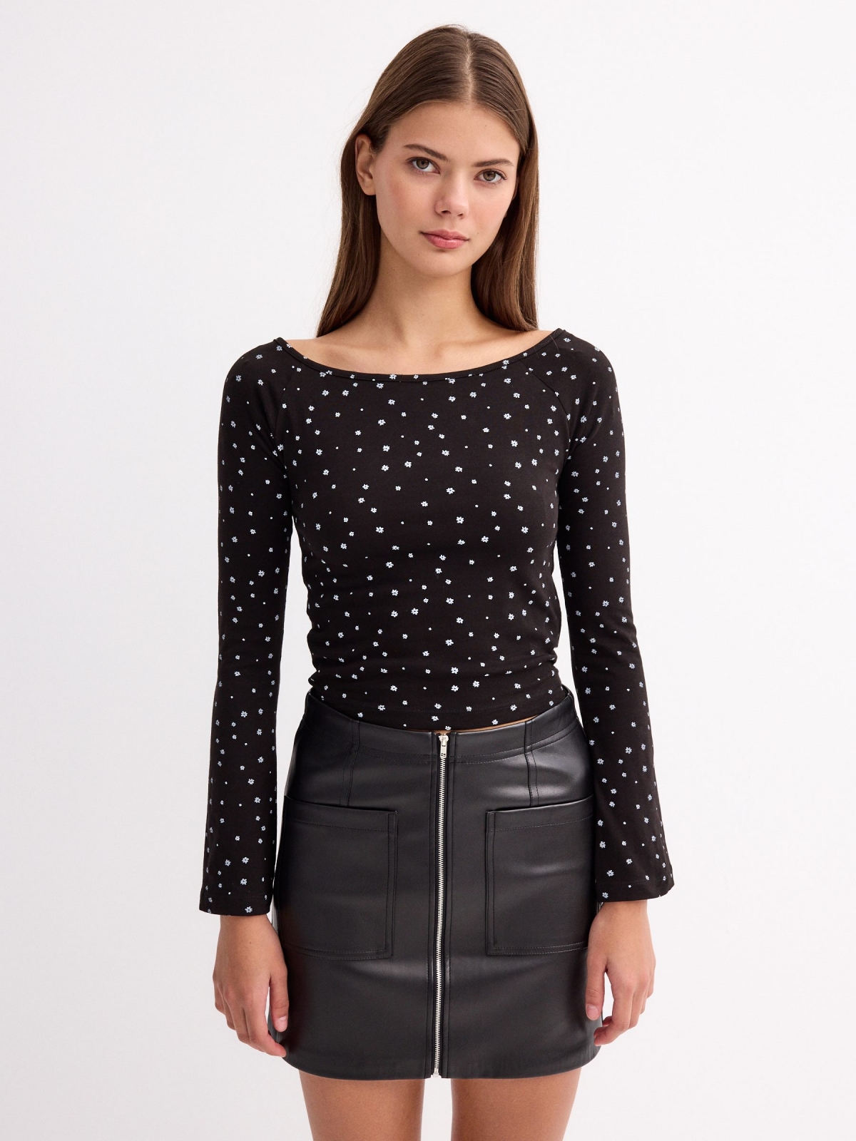 Black skirt with zipper black middle front view