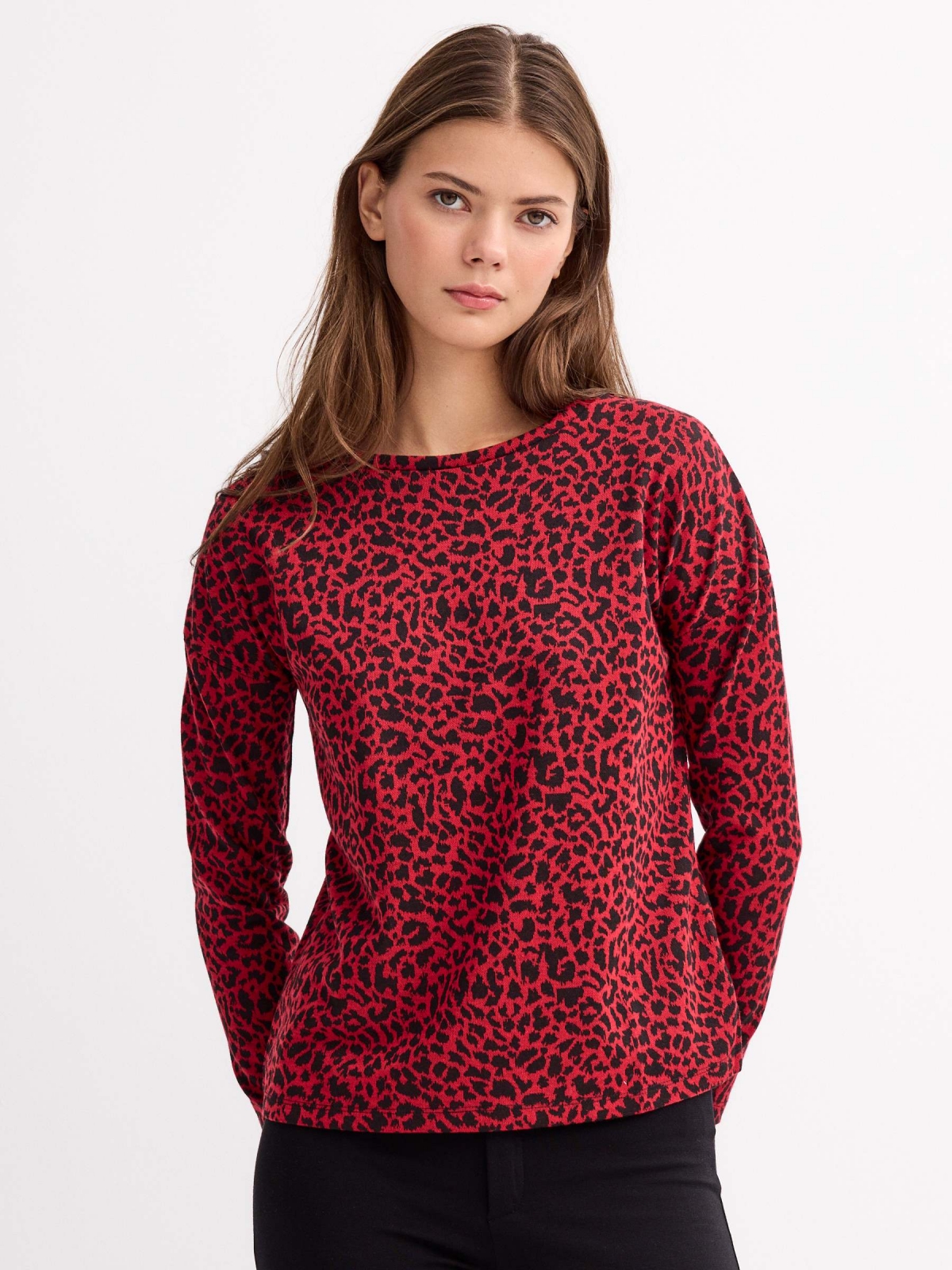 Animal print leopard t-shirt red middle front view