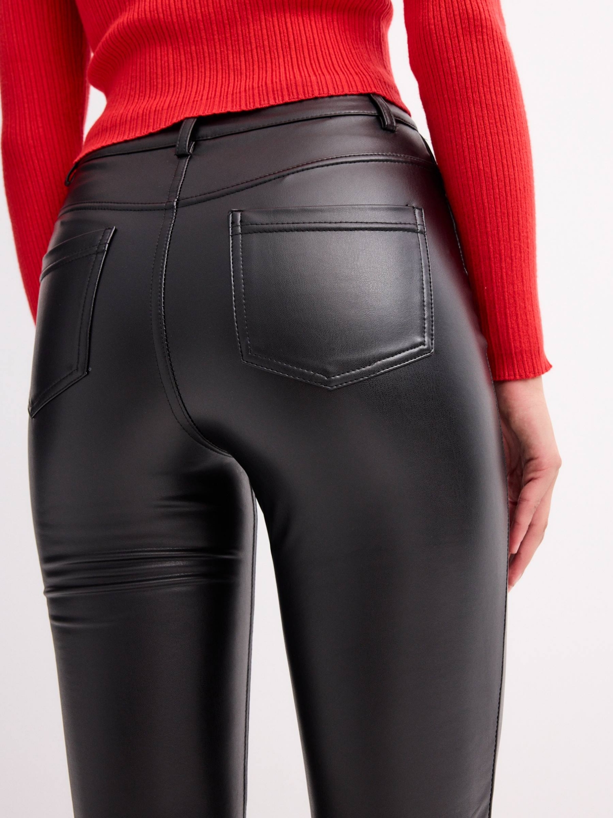 Leggings superskinny polipiel negro vista detalle