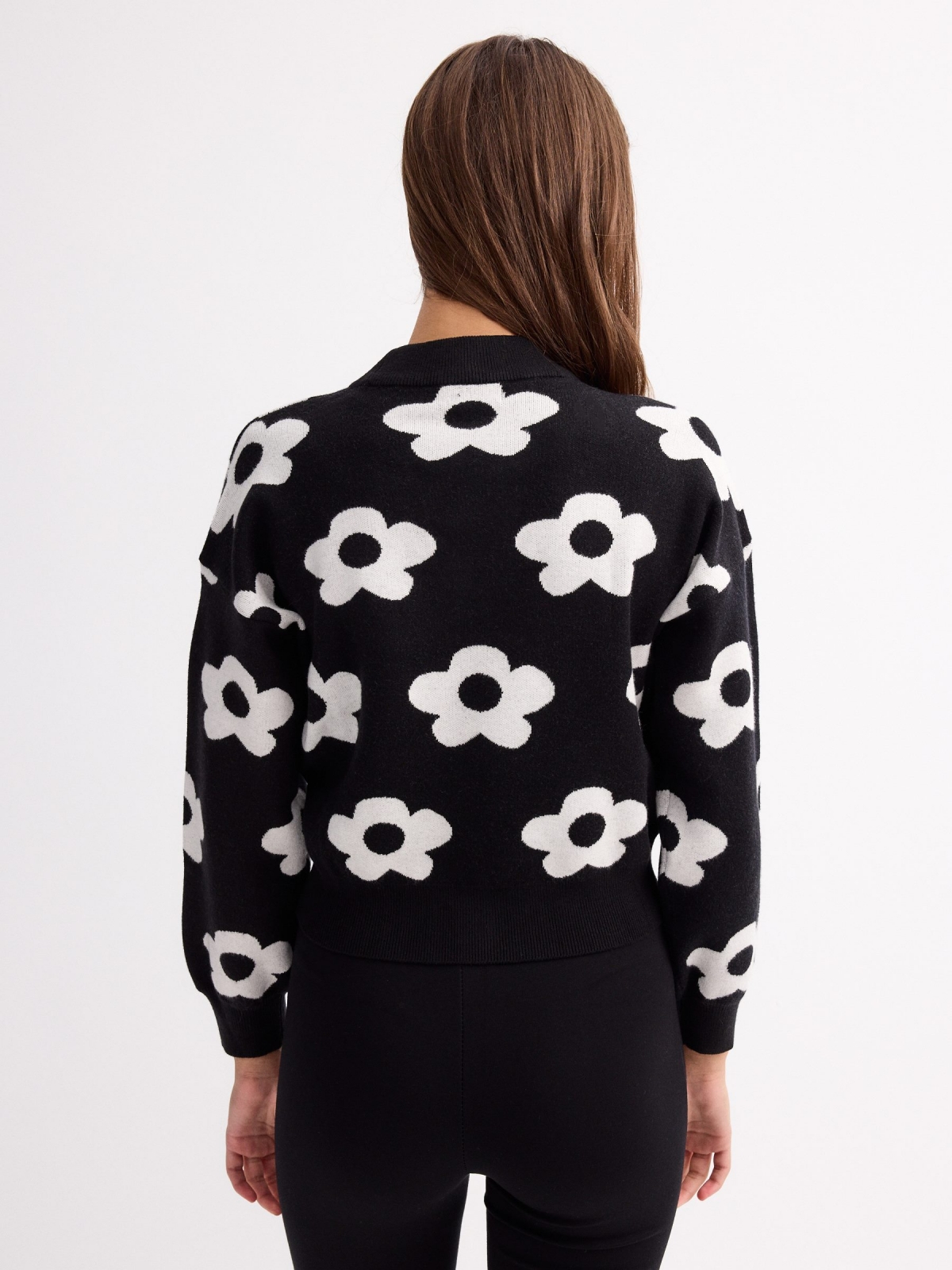 Jersey crop print flores negro vista media trasera