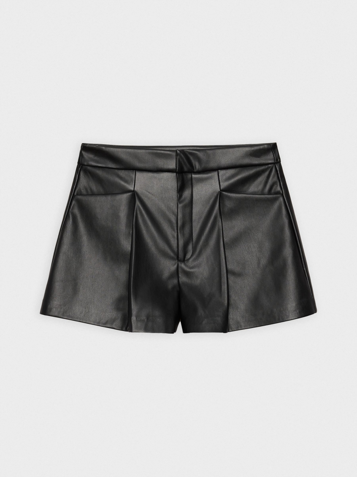 Shorts slim polipiel negro vista detalle