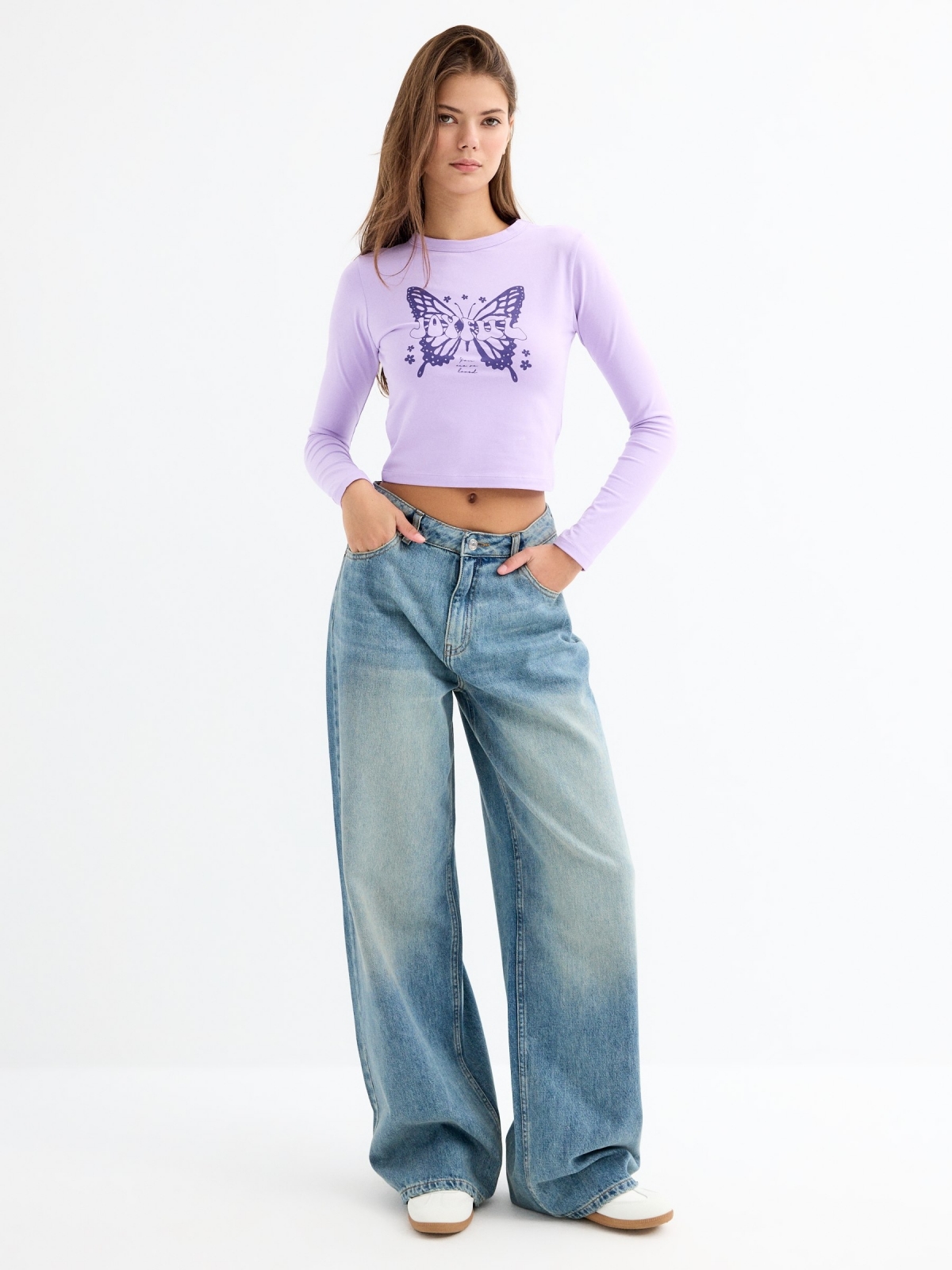 Camiseta crop print morada malva vista general frontal