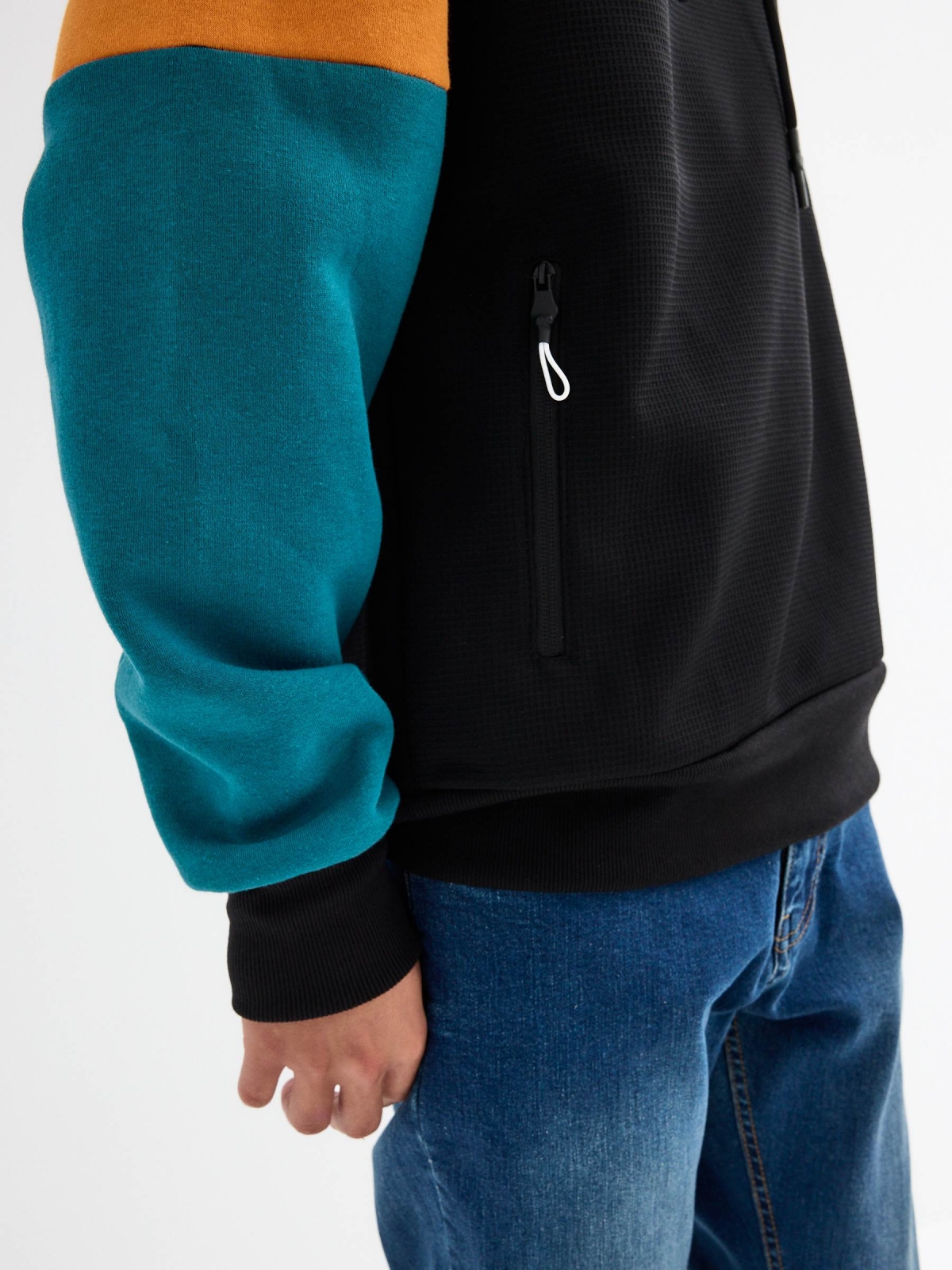 Sweatshirt Bossy Boy preto vista detalhe