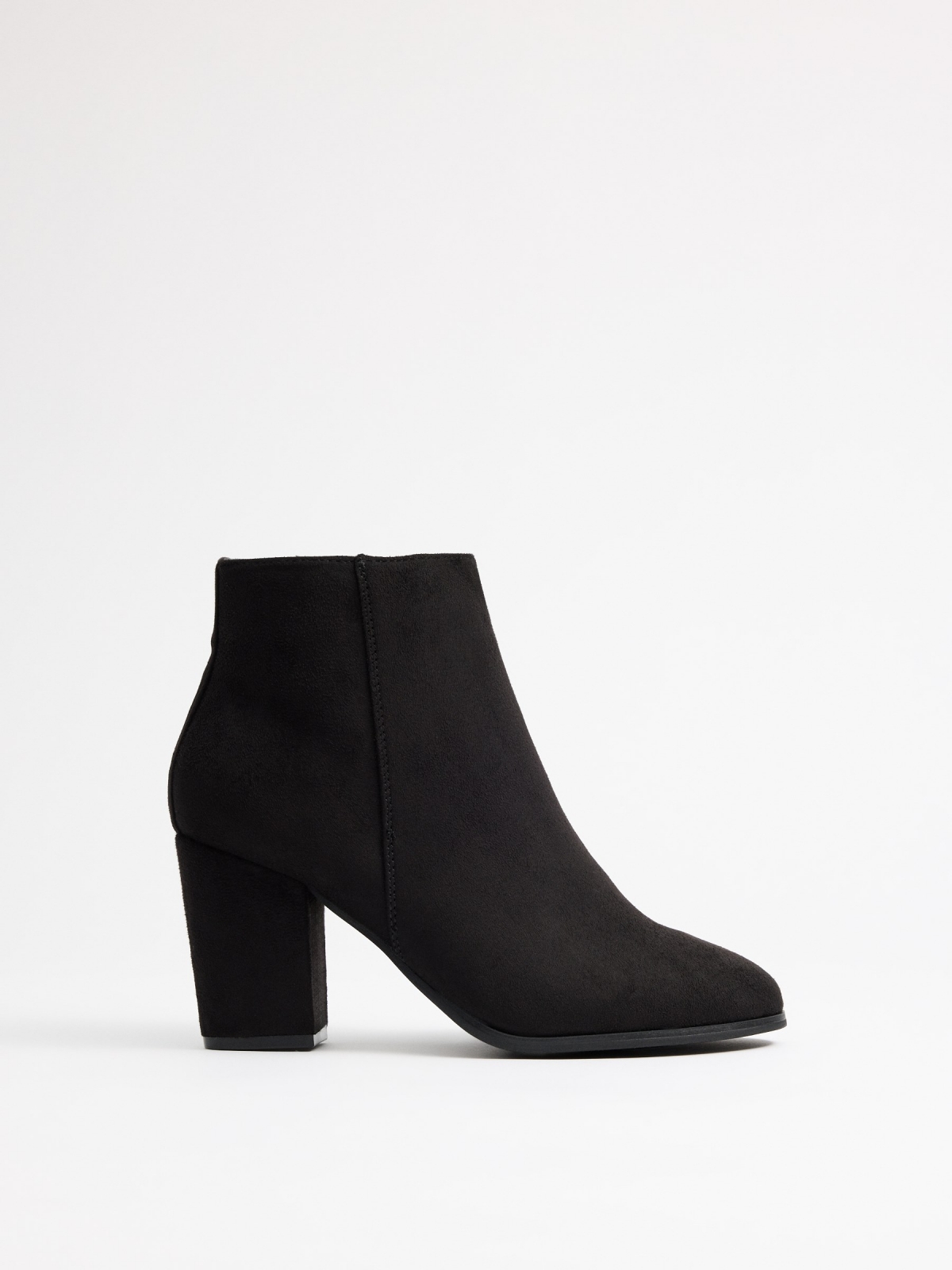 Basic ankle boots with wide heel black profile view