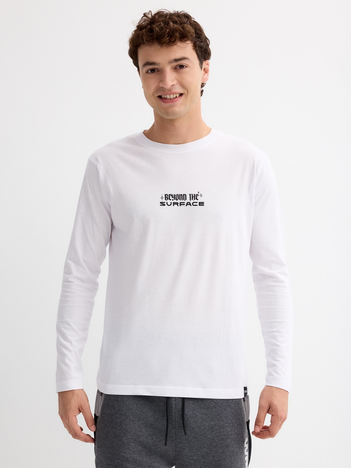 Illustration print t-shirt white middle front view