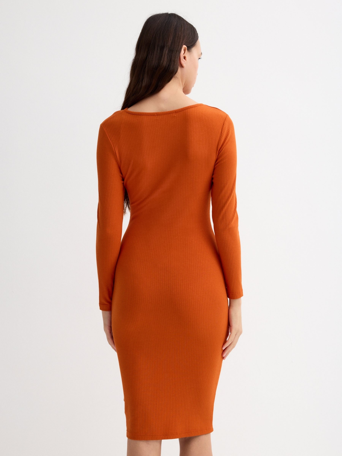 Vestido midi com decote nó laranja vista traseira três quartos